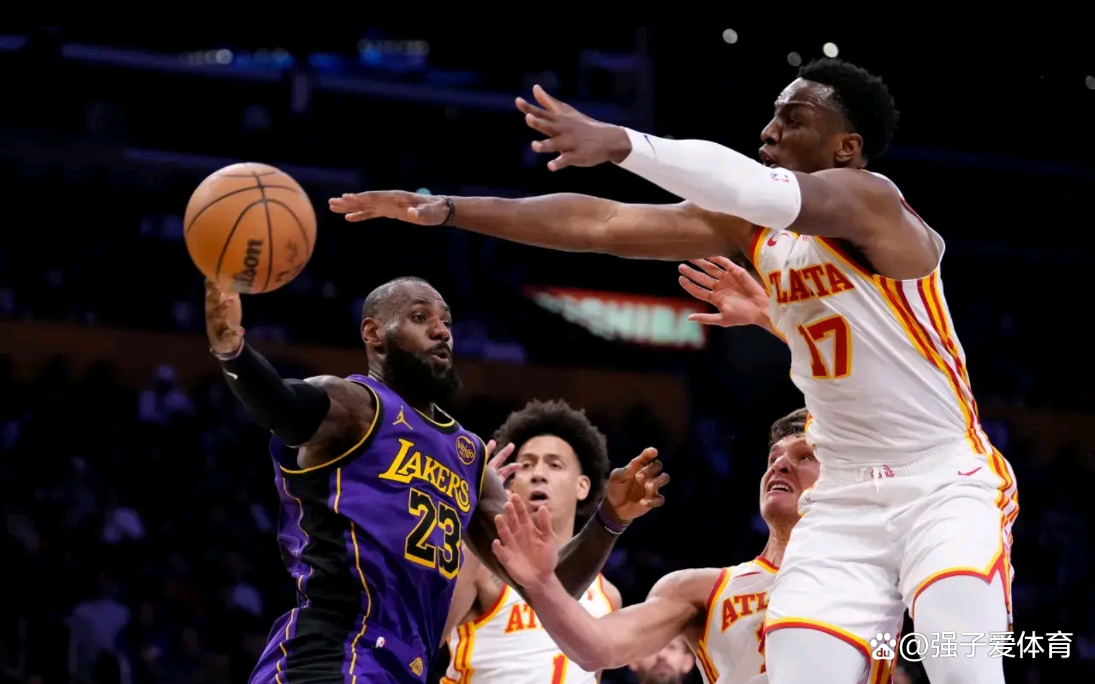 詹姆斯在老鹰比赛中大胜,关键助攻引发热议!(老鹰调查场边球迷辱骂詹姆斯事件 lbj他们越界了) 詹姆斯在老鹰比赛中大胜,关键助攻引发热议!(老鹰调查场边球迷辱骂詹姆斯事件 lbj他们越界了)