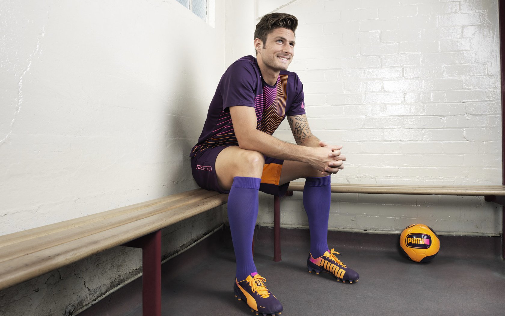 梅德韦杰夫赛后谦逊发言登热搜，那不勒斯小胜上海申花引发热议